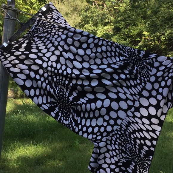 Wild psychedelic polka dotted 2 piece skirt & top. - Picture 8 of 8